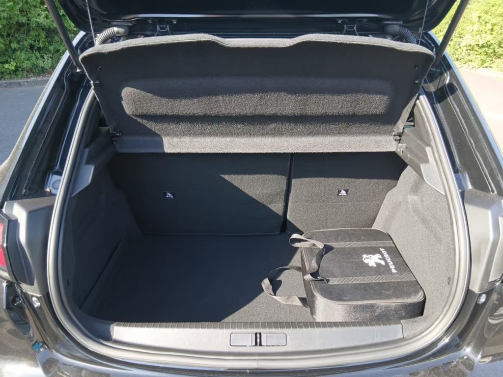 Peugeot e-208
