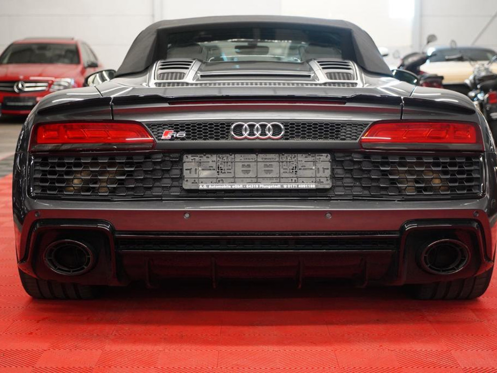 Audi R8