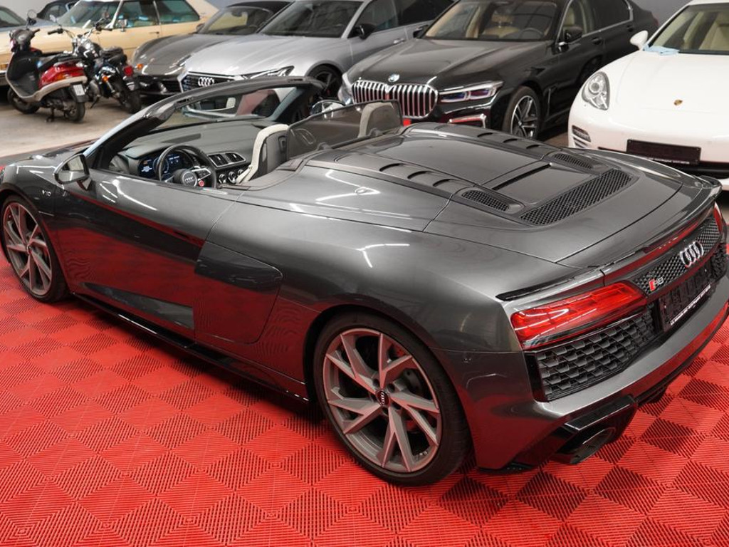 Audi R8