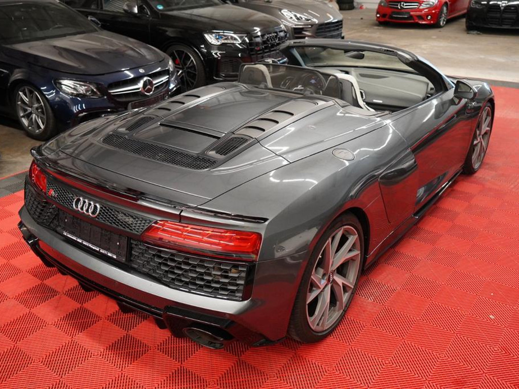 Audi R8
