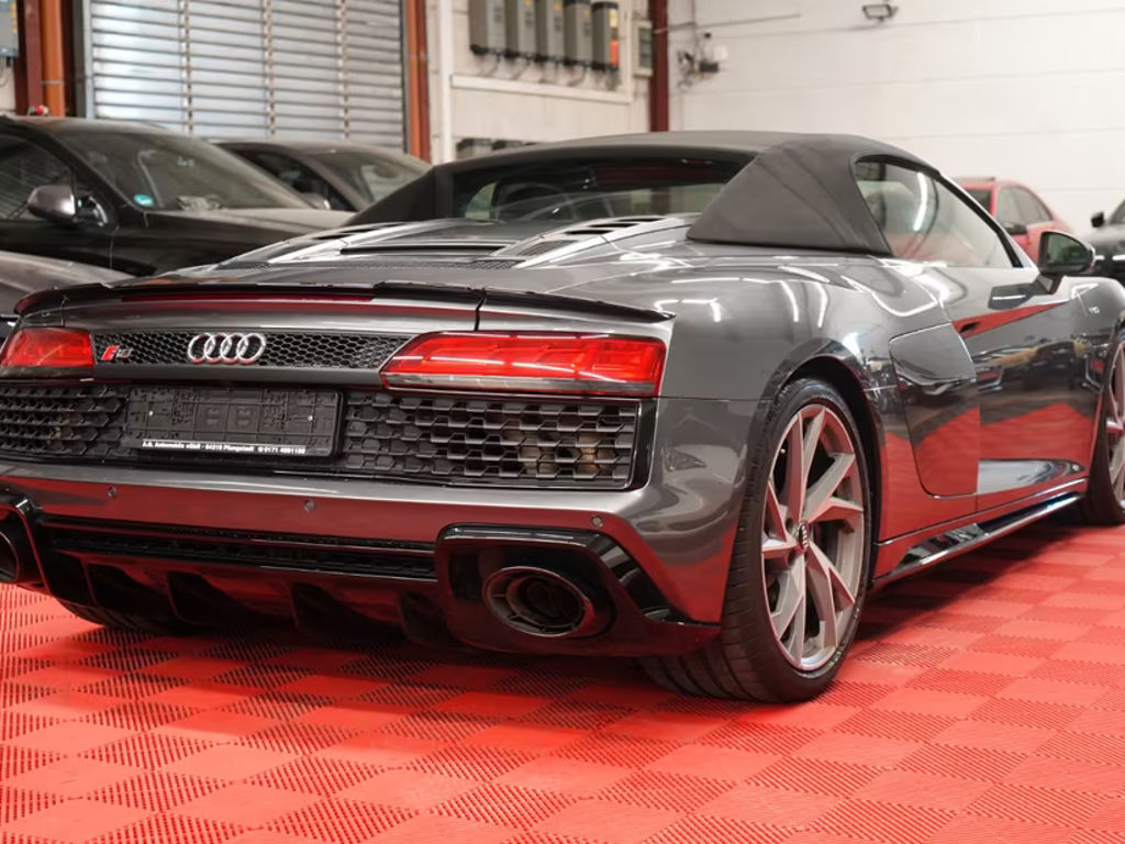 Audi R8