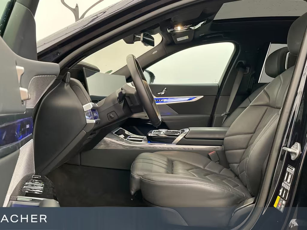 BMW i7
