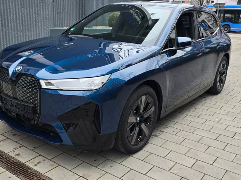 BMW iX