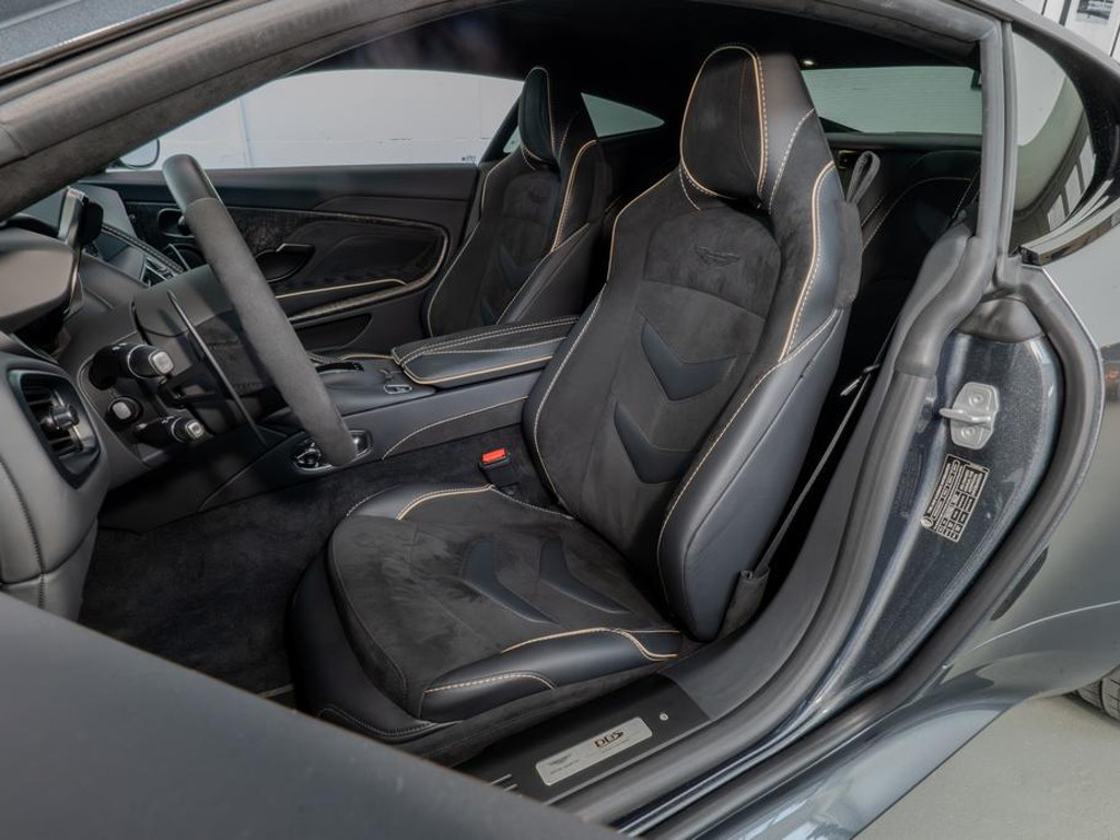 Aston Martin DBS