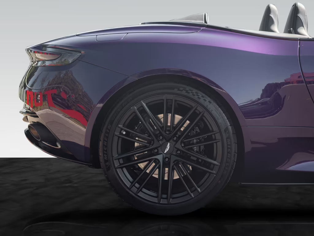 Aston Martin DB12