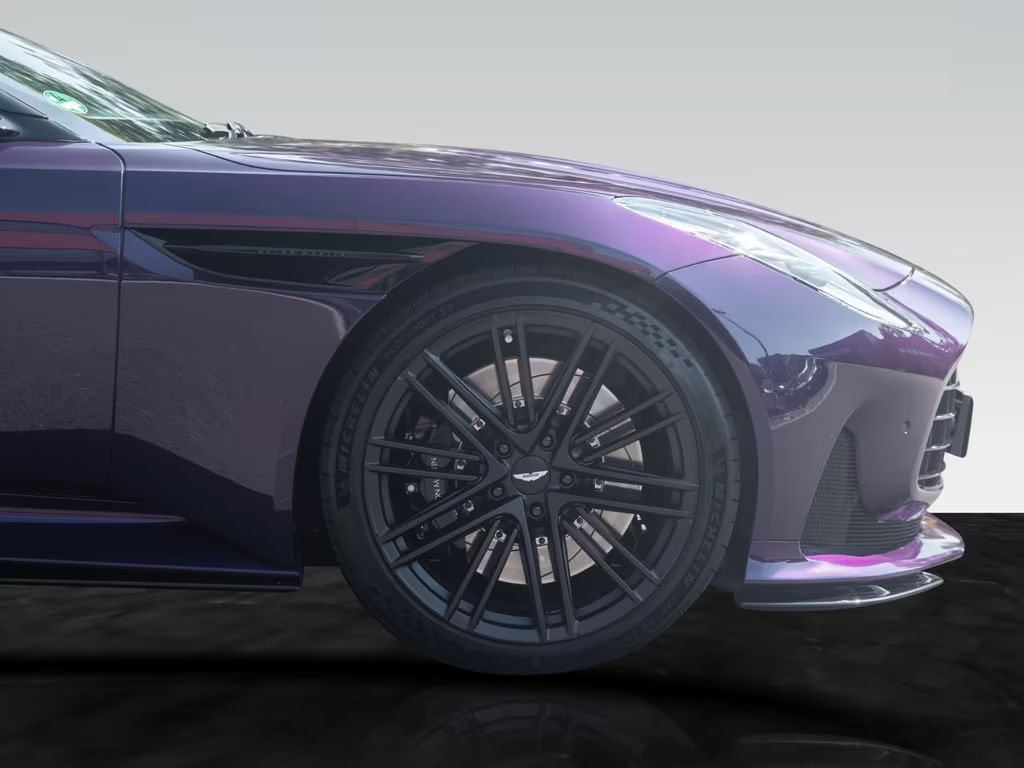 Aston Martin DB12