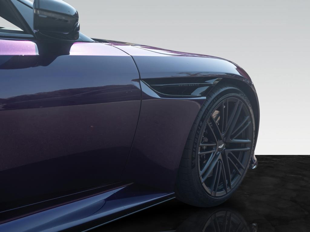 Aston Martin DB12