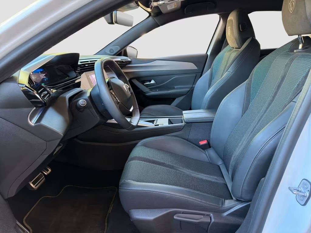 Peugeot e-308
