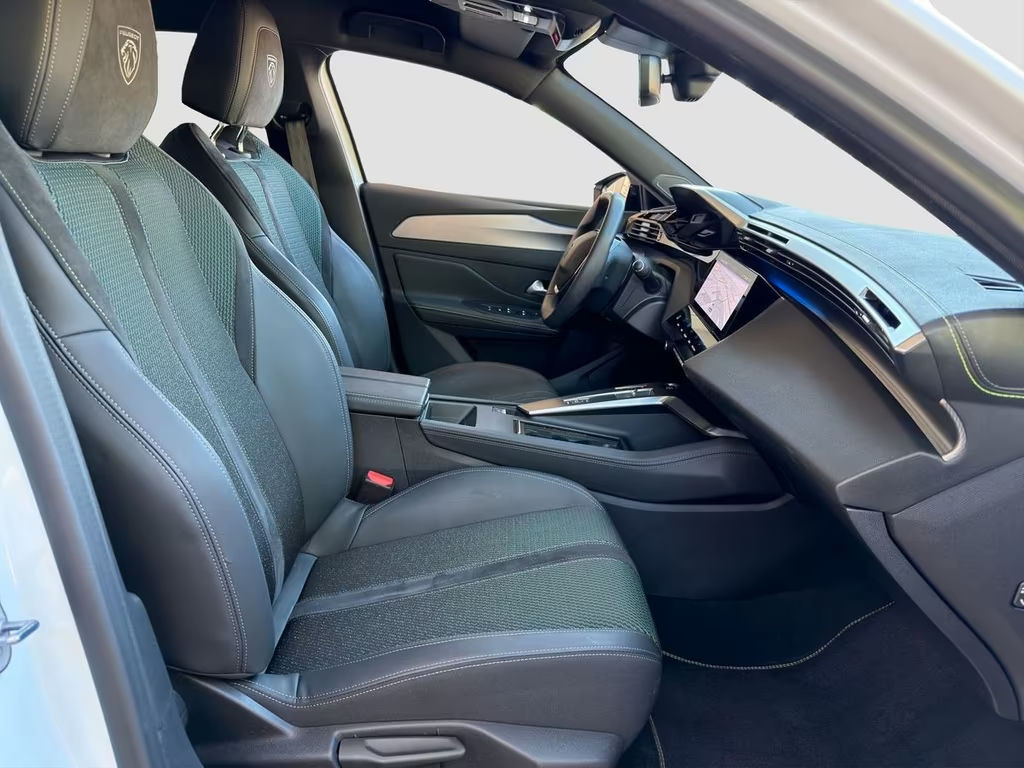 Peugeot e-308