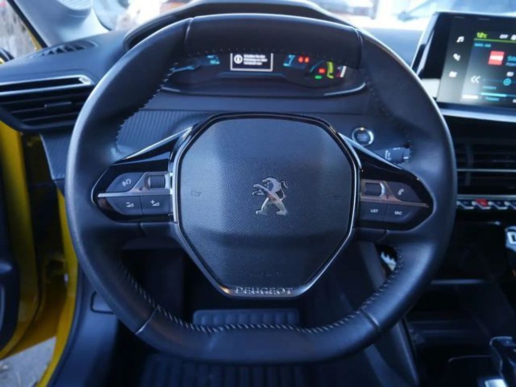 Peugeot e-208