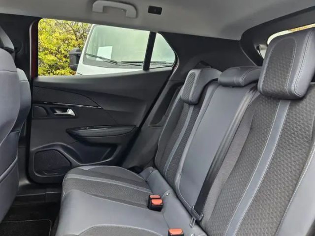 Peugeot e-2008