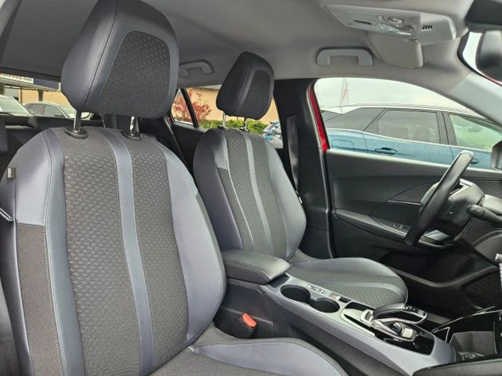 Peugeot e-2008