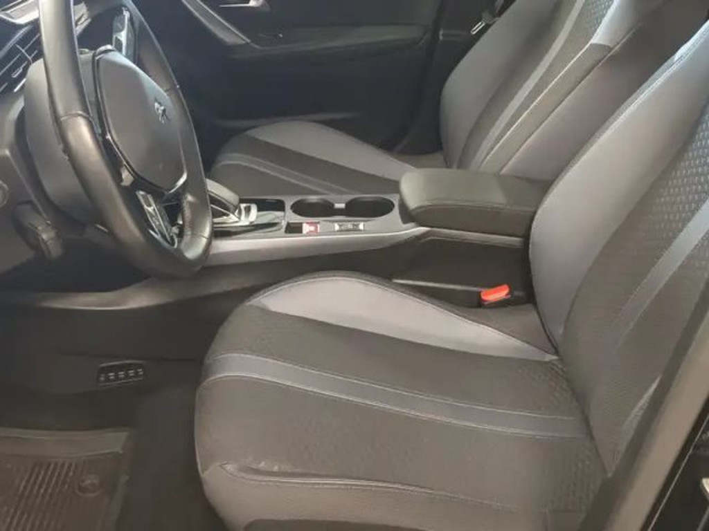 Peugeot e-2008