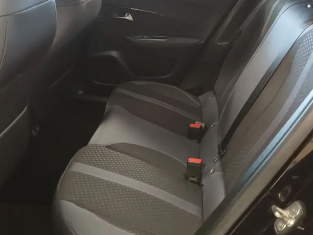 Peugeot e-2008