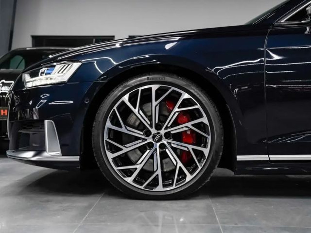 Audi S8