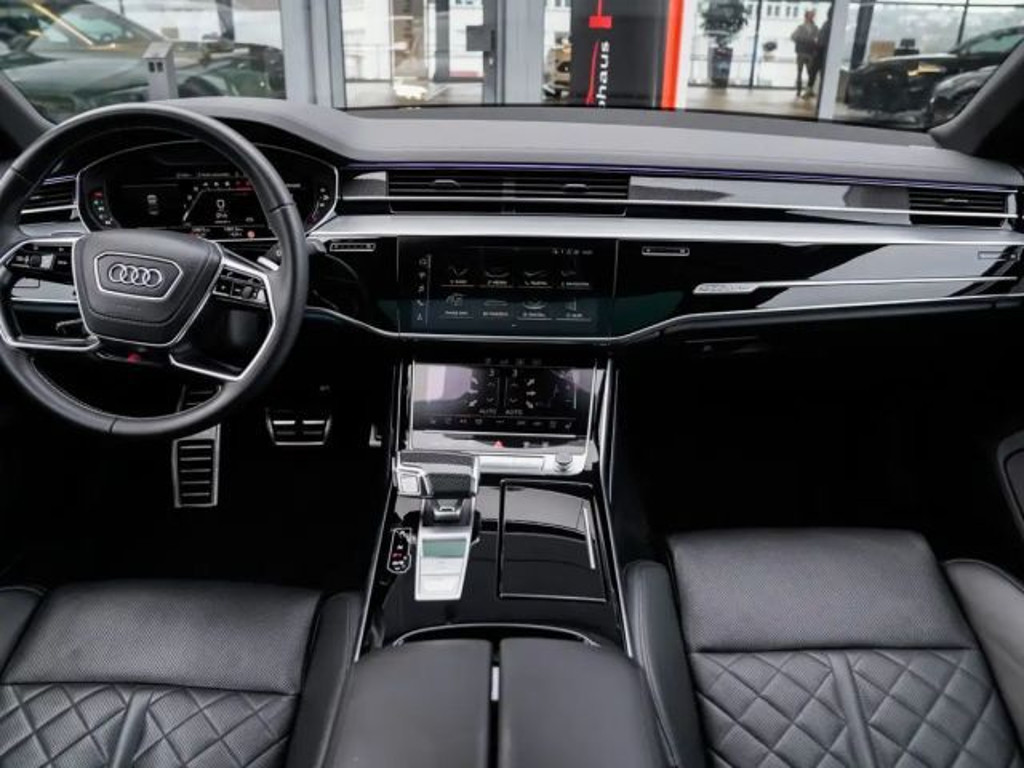 Audi S8