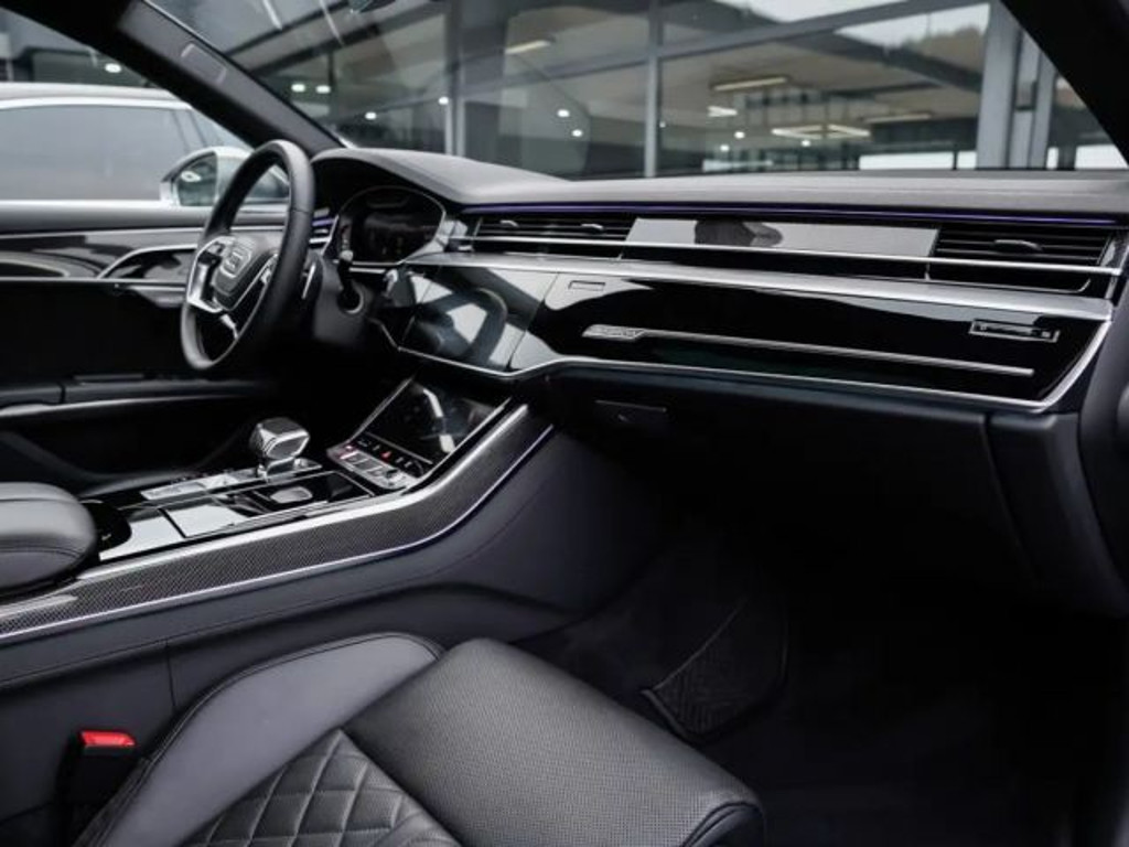 Audi S8