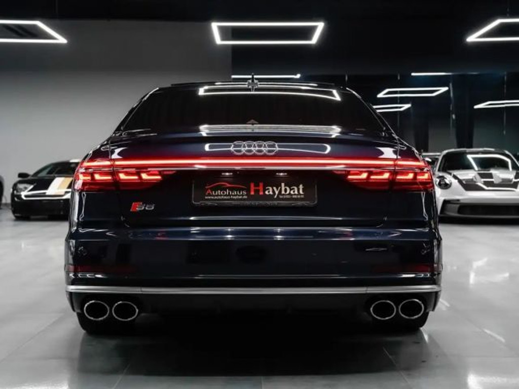 Audi S8