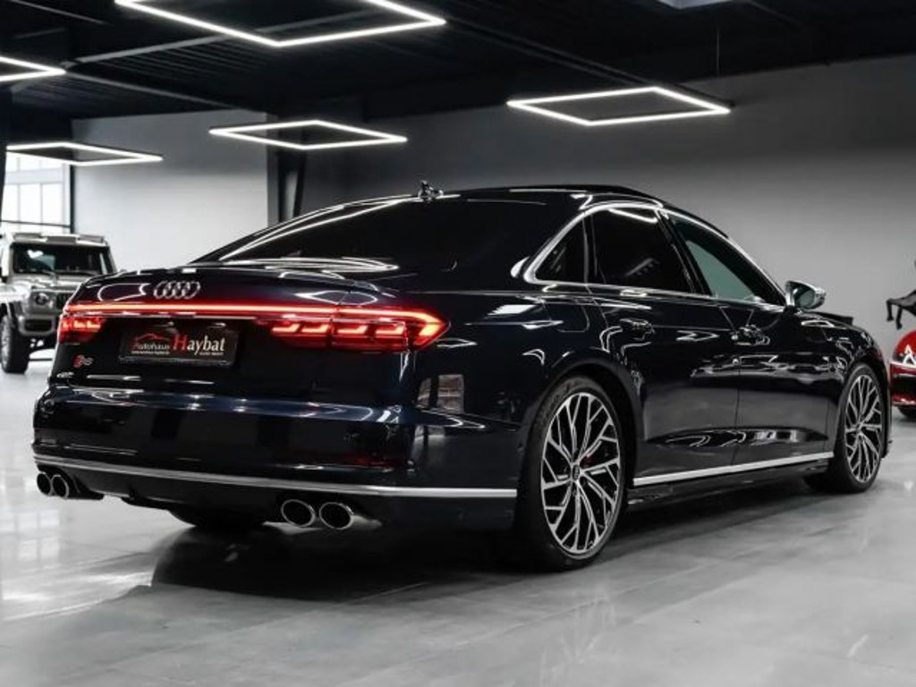 Audi S8