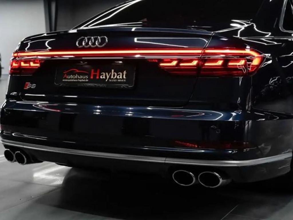Audi S8