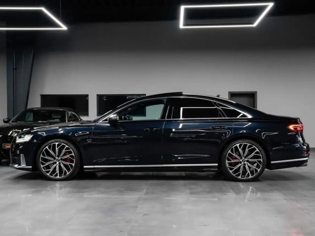 Audi S8