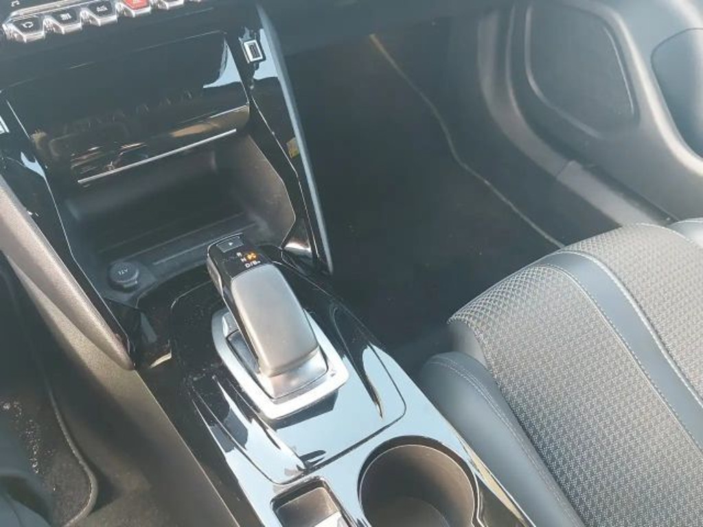 Peugeot e-2008