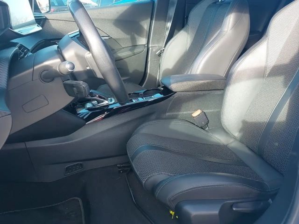 Peugeot e-2008