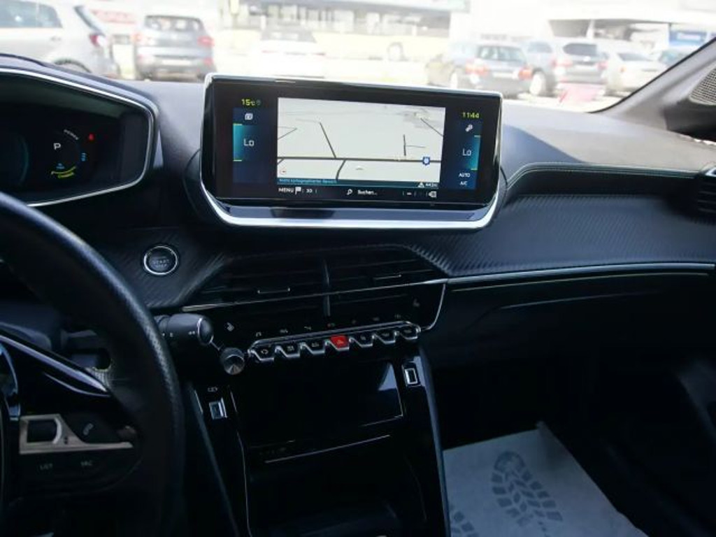 Peugeot e-208