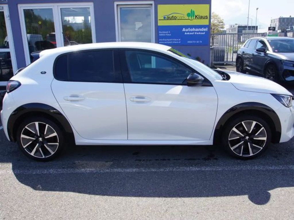 Peugeot e-208