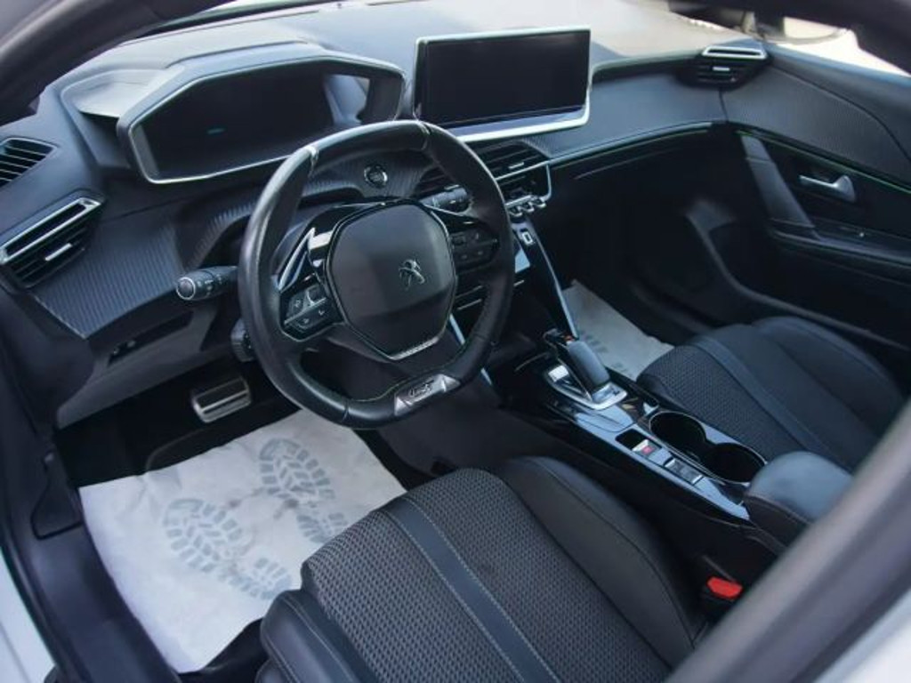 Peugeot e-208
