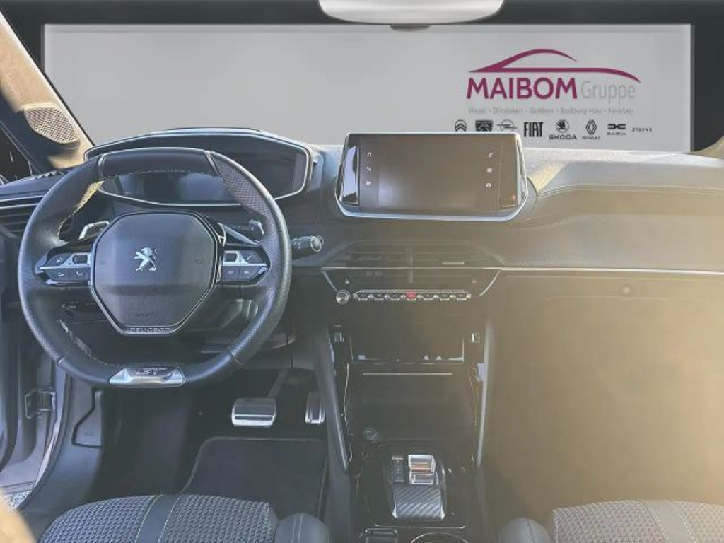 Peugeot e-208