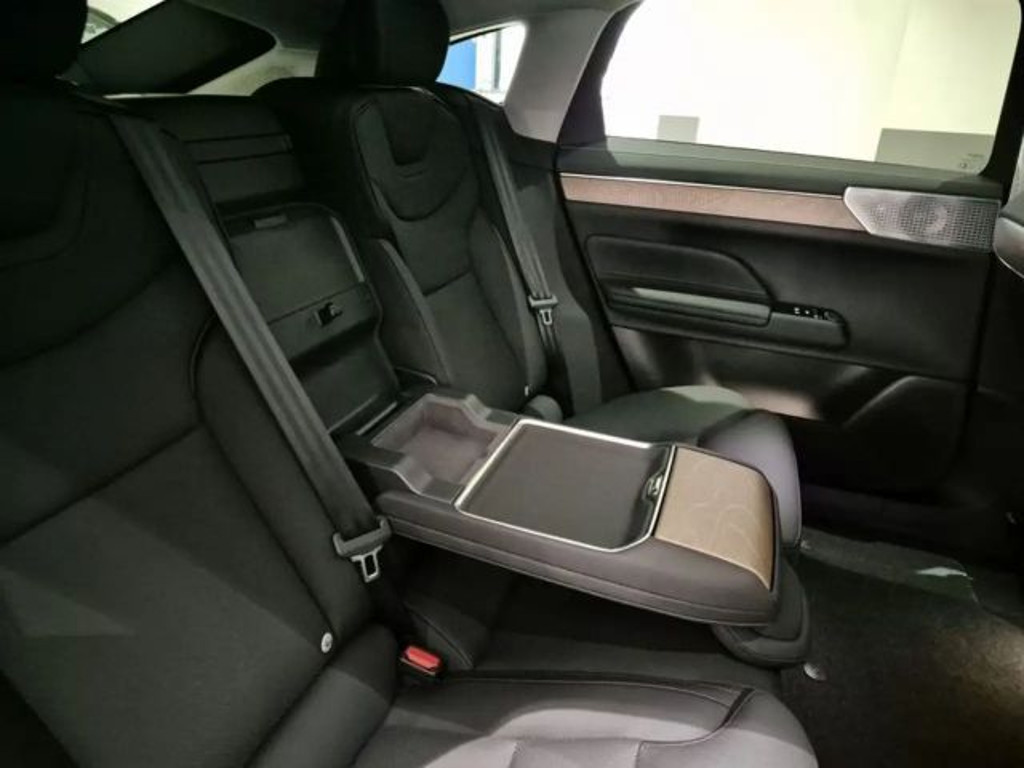 Volvo ES90