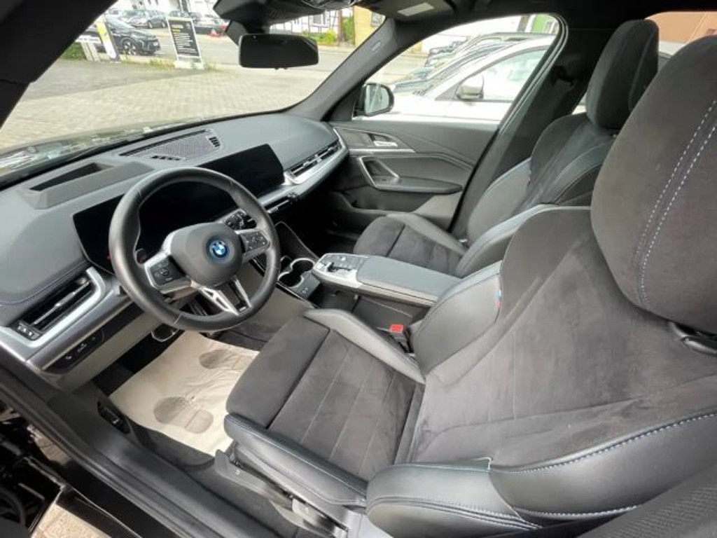 BMW iX1