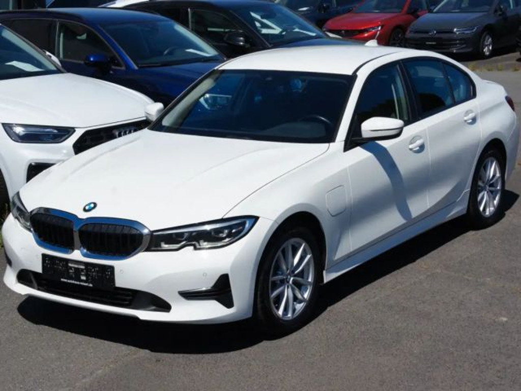 BMW 3 Serie 330 Advantage pakket Sedan 330e