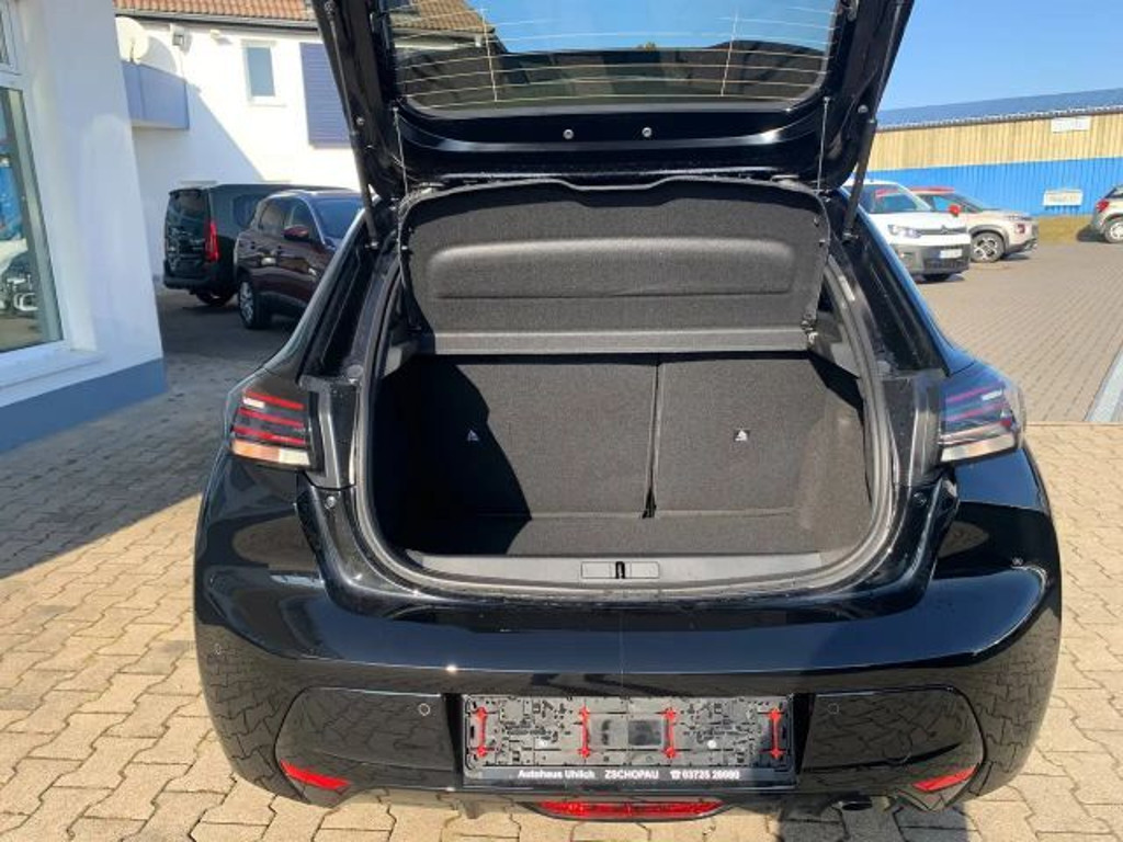 Peugeot e-208