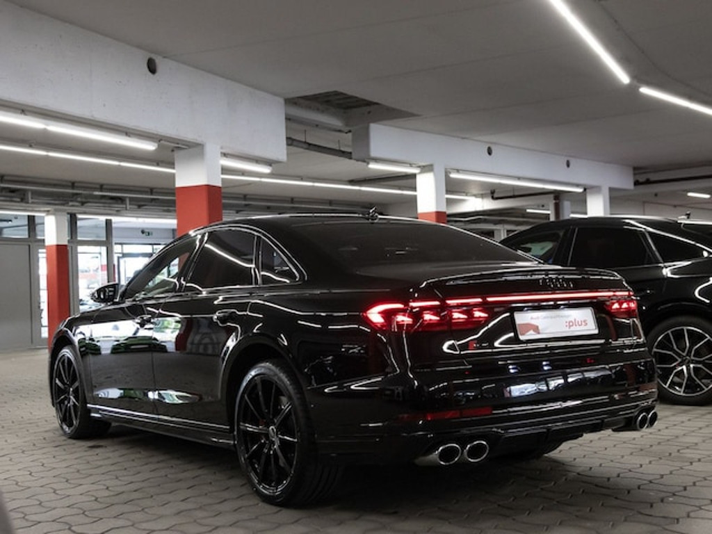 Audi S8