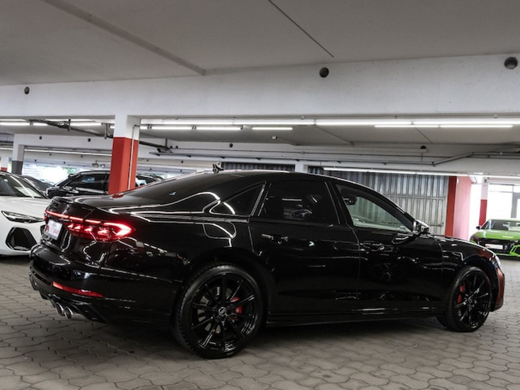 Audi S8