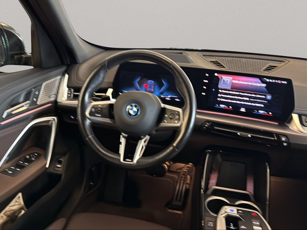 BMW iX1