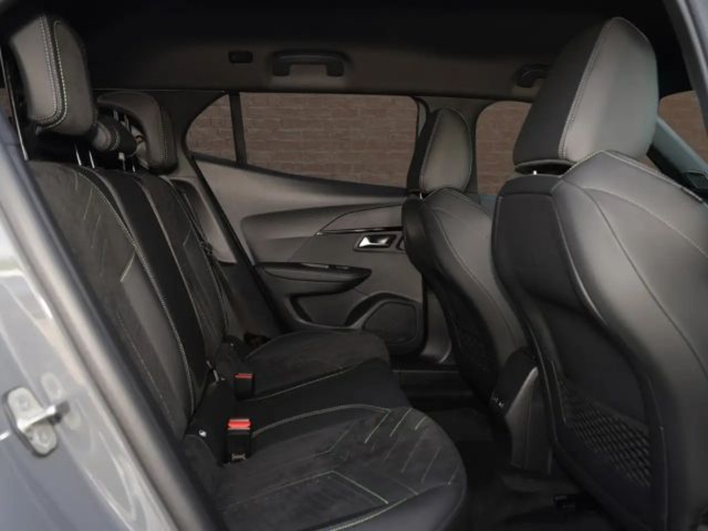 Peugeot e-2008