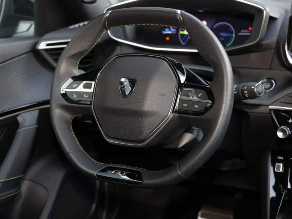 Peugeot e-2008