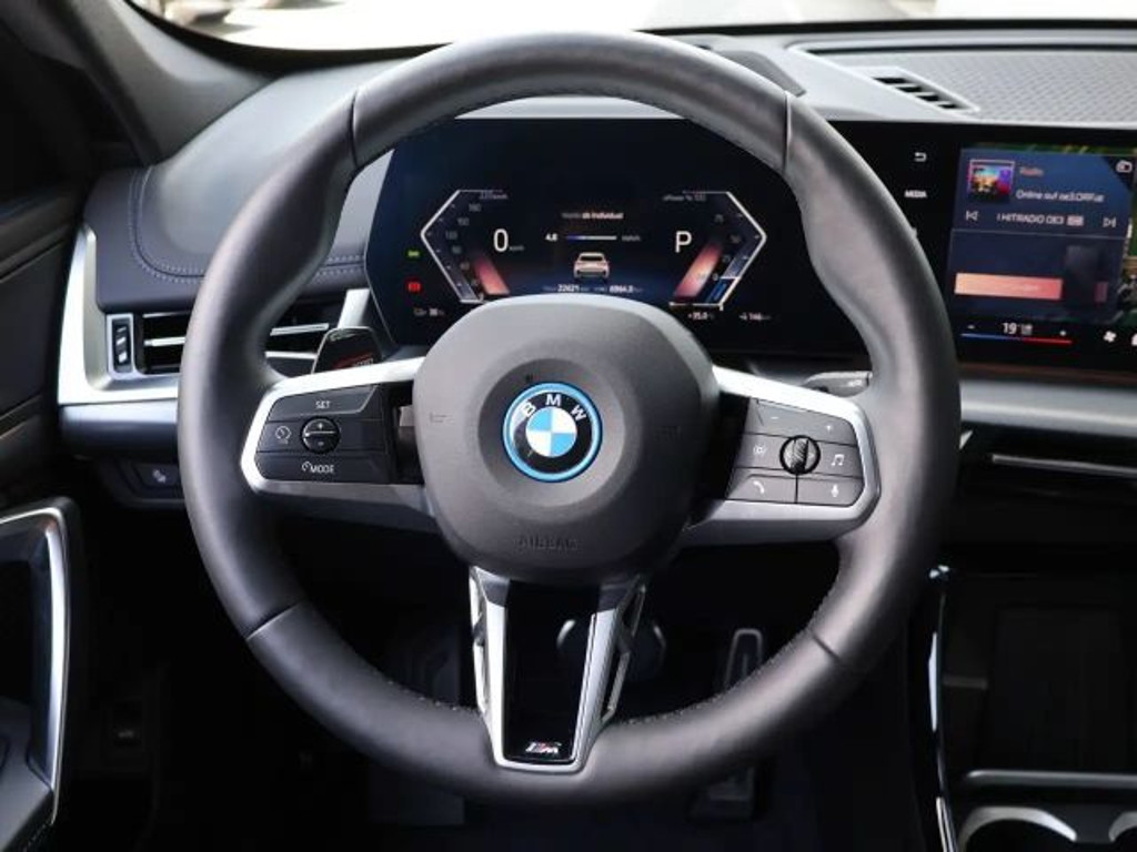 BMW iX1