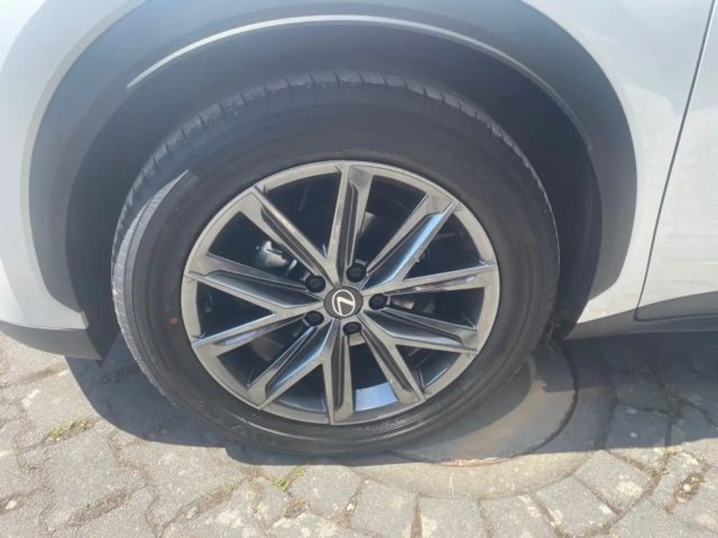 Lexus LBX
