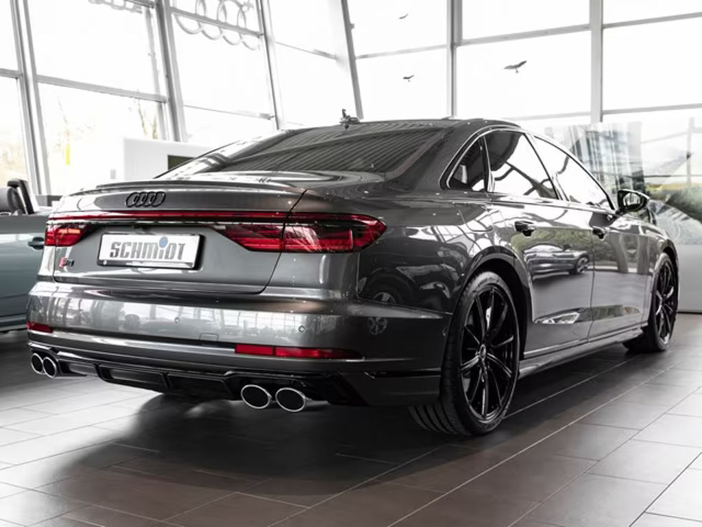 Audi S8