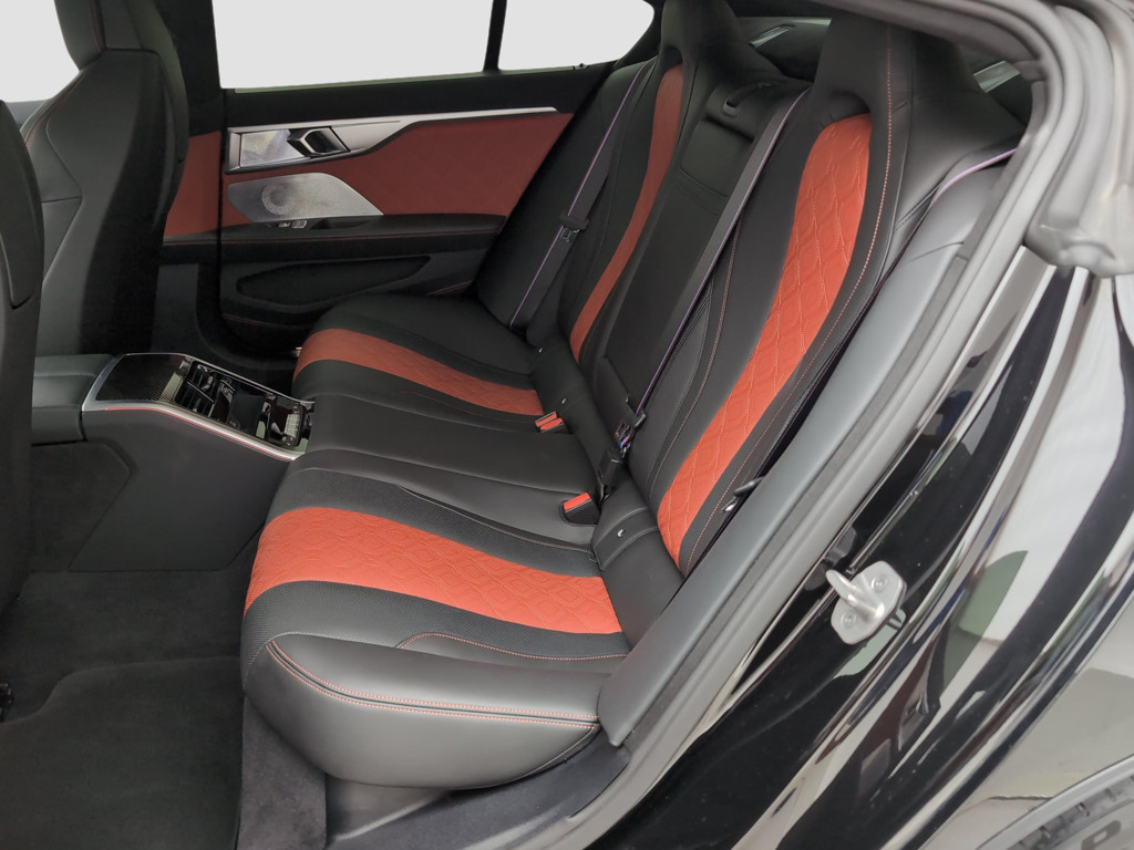 BMW M8