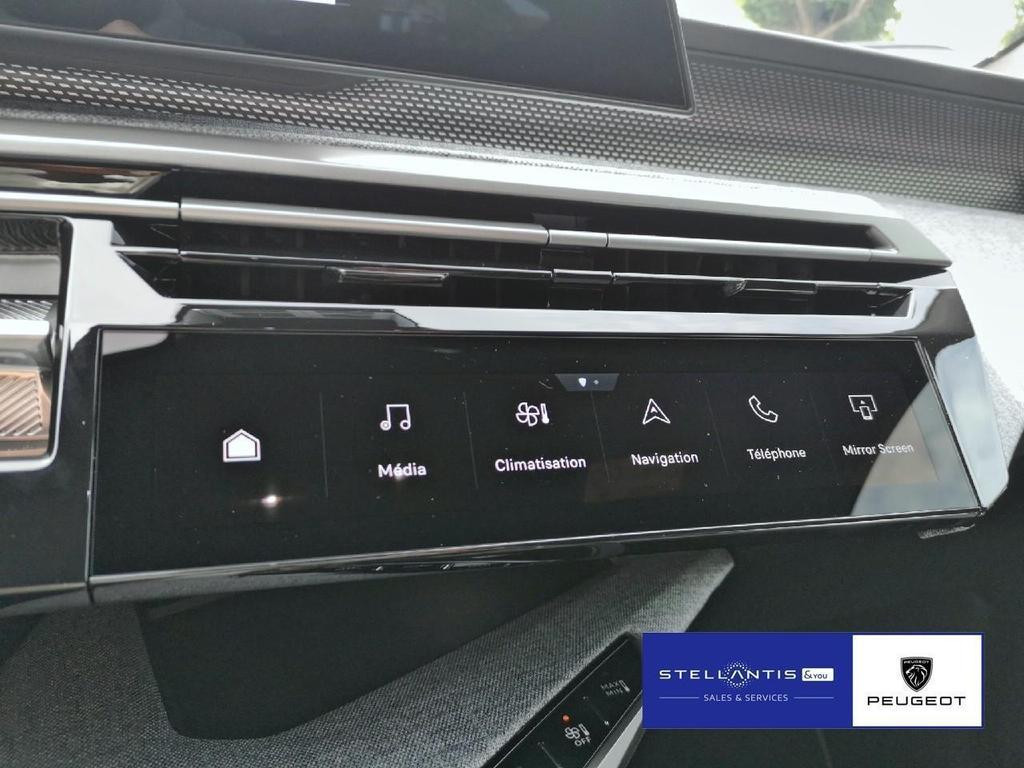 Peugeot E-3008