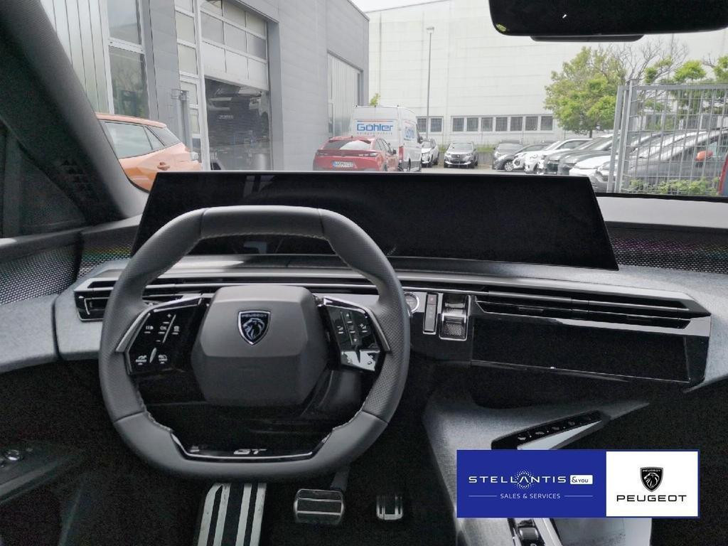 Peugeot E-3008