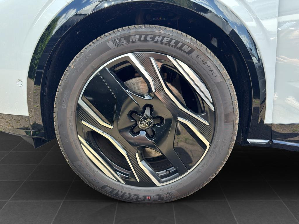 Peugeot E-3008