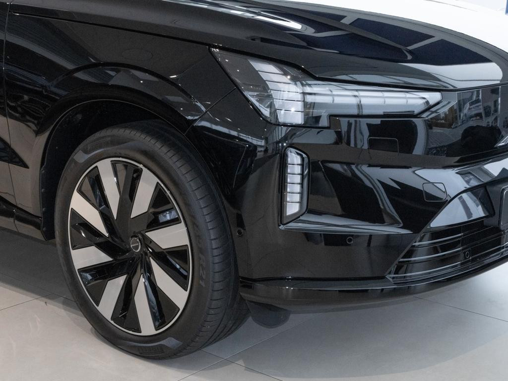 Volvo EX90