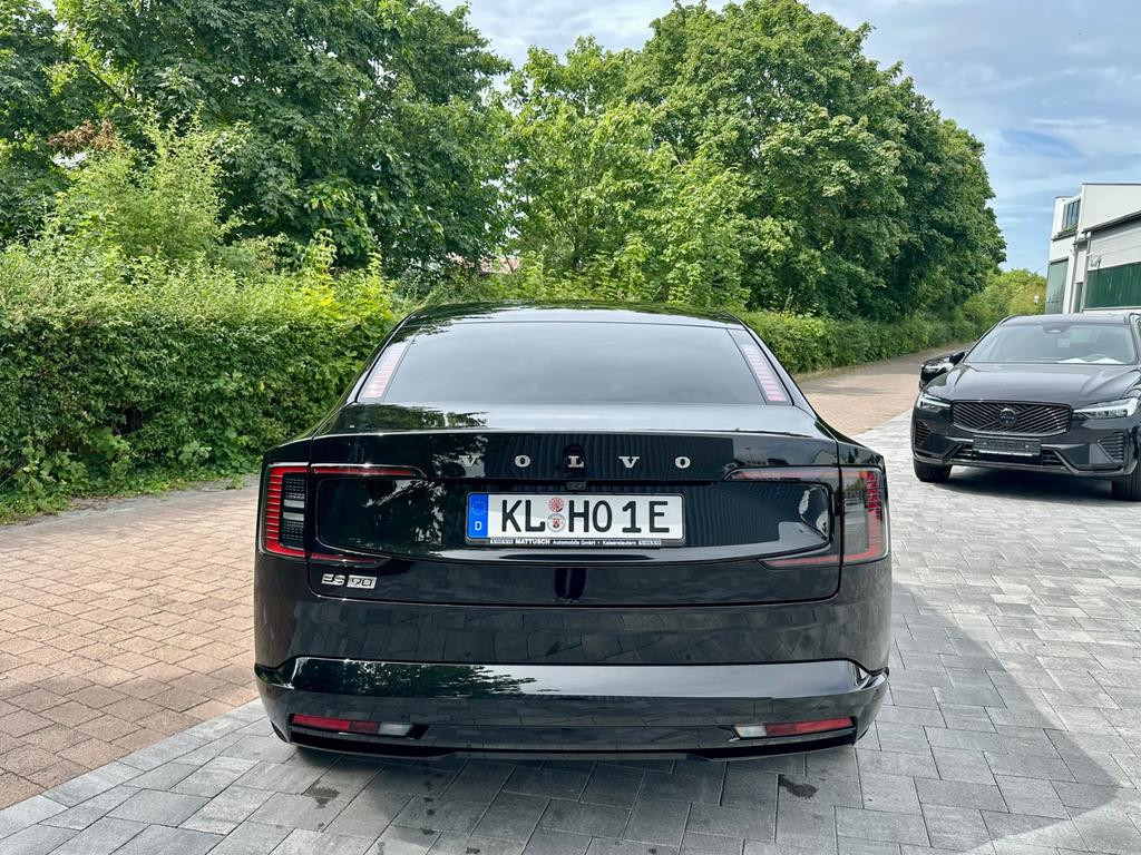 Volvo ES90