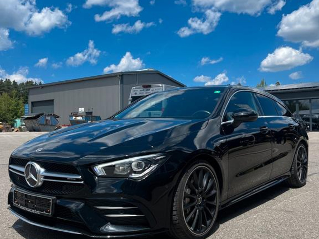 Mercedes-Benz CLA-Klasse 4MATIC AMG Line Shooting Brake
